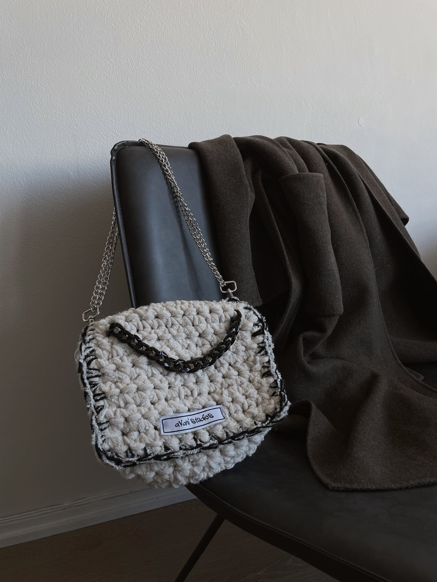 Louise Handbag Medium